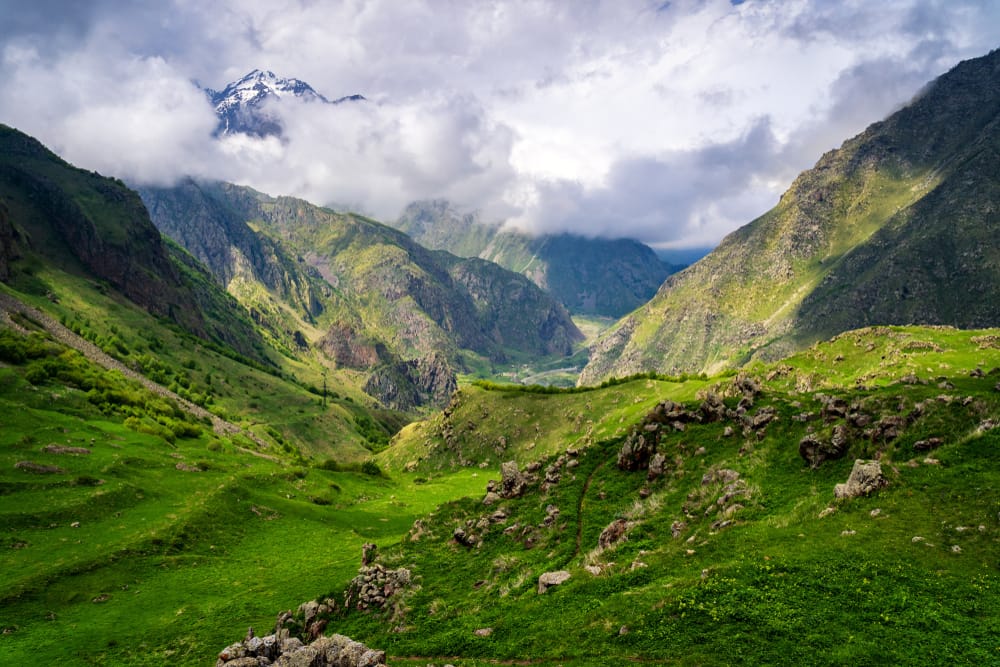 Tsdo,Plateau,In,Georgia,,The,Green,Plateau,Over,Tsdo,Village