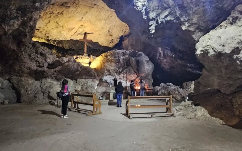 Sefir Bi Lebnen, Ehden and Bnachii Christmas by the Lake