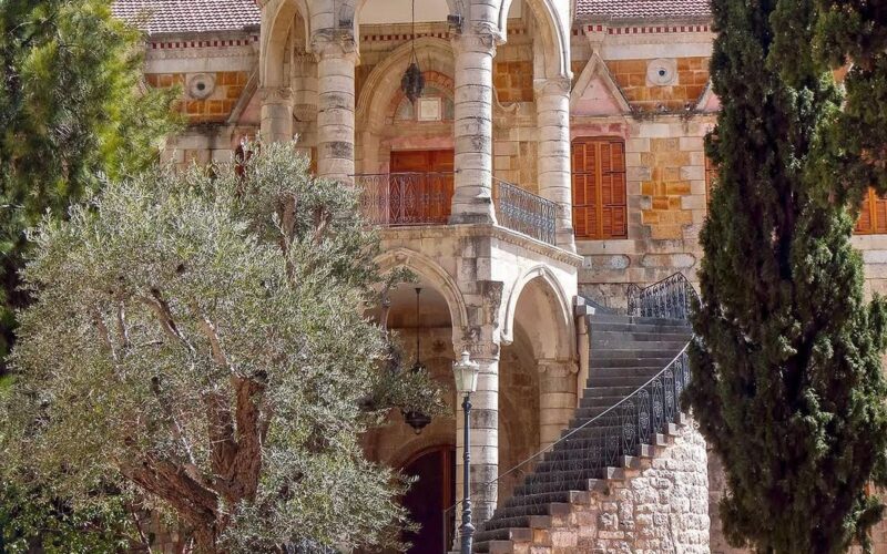 Mokhtara riverside hiking and Jumblat palace visit